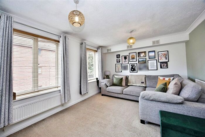 1 Bedroom Flat For Sale In Radnor Close, Maidstone, Kent, ME14
