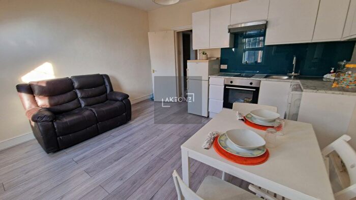 1 Bedroom Flat To Rent In Northwold Road, Stoke Newington, London, N16