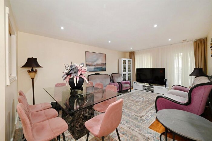 2 Bedroom Flat For Sale In Tollard House, Kensington High Street, W14