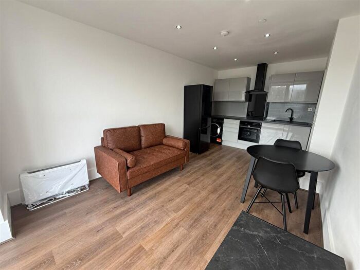 1 Bedroom Apartment To Rent In Quarry Court, Morley, Leeds, LS27