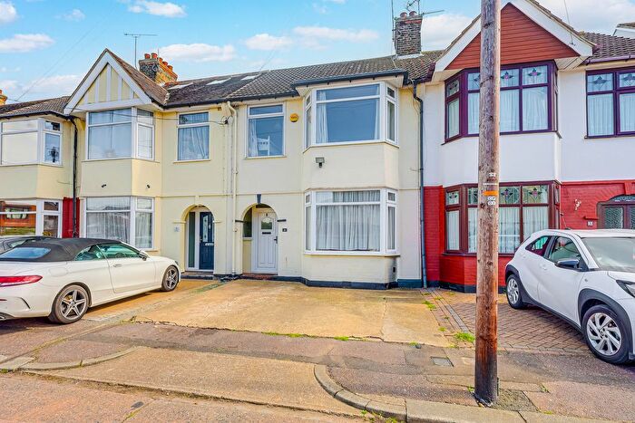 3 Bedroom Terraced House For Sale In Park Avenue, Leigh-On-Sea, SS9