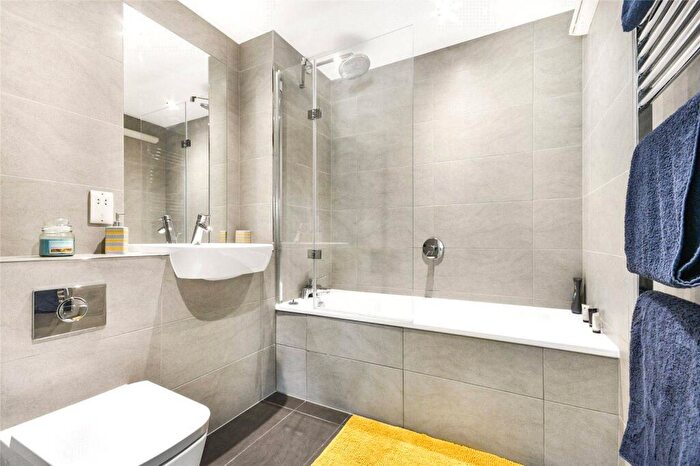 1 Bedroom Flat To Rent In Elephant & Castle, Elephant And Castle, London, SE11