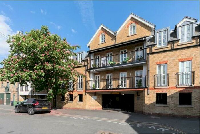 2 Bedroom Apartment To Rent In Bridge Road, East Molesey, KT8