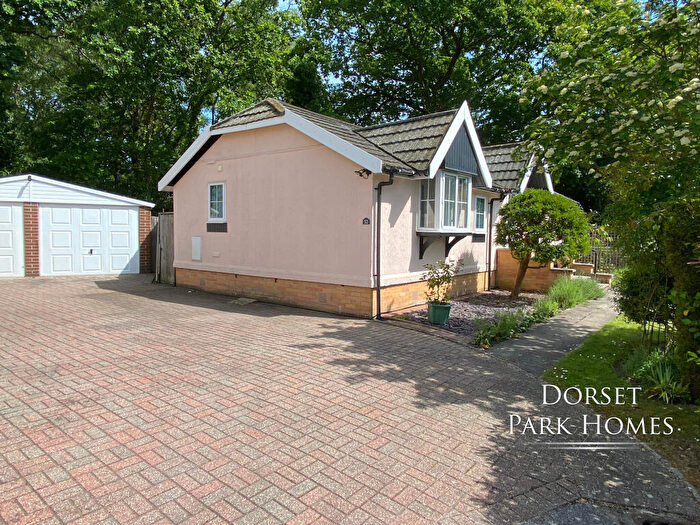 Park Home For Sale In Dewlands Park, Verwood, Dorset, BH31