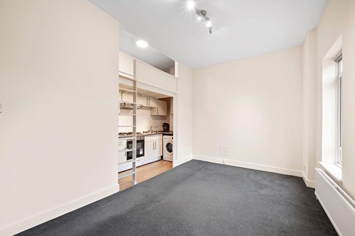 1 Bedroom Flat To Rent In Grand Drive, Raynes Park, SW20