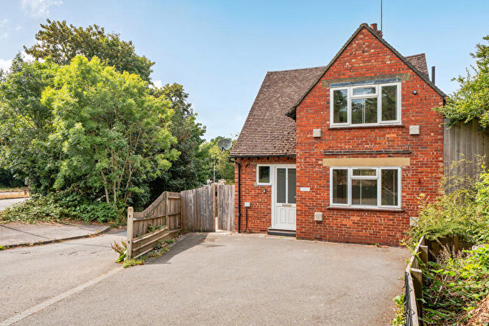 3 Bedroom Detached House For Sale In Brighton Road, Lower Kingswood, Tadworth, KT20