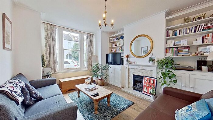 2 Bedroom Maisonette To Rent In Quinton Street, London, SW18