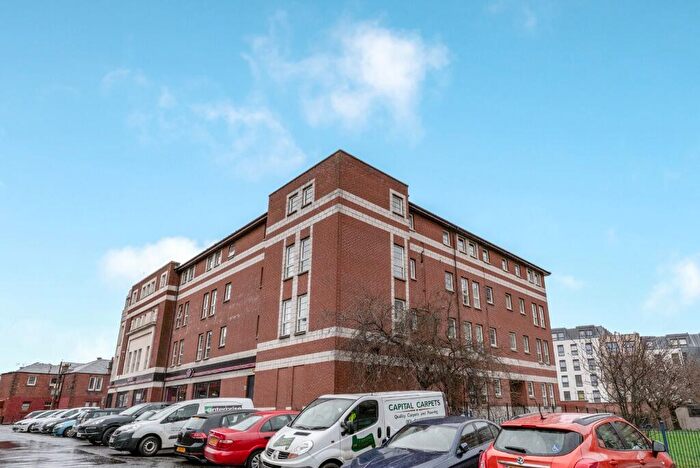 2 Bedroom Flat To Rent In Alexander Drive, Dalry, Edinburgh, EH11