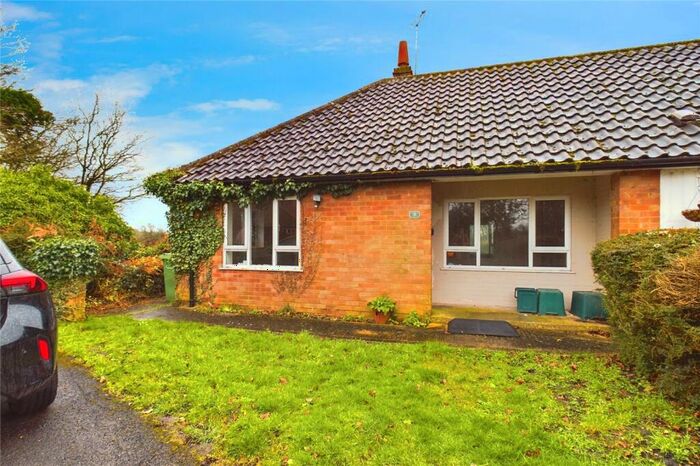 1 Bedroom Bungalow For Sale In Camp Road, Ufton Nervet, Reading, Berkshire, RG7