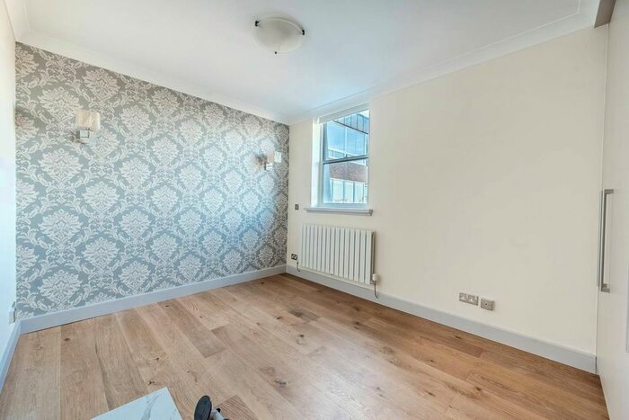 2 Bedroom Flat To Rent In Oakley Street, Chelsea, London, SW3