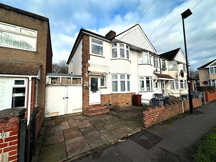 3 Bedroom End Terrace House For Sale In Saxon Avenue, Feltham, TW13
