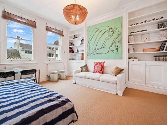 2 Bedroom Flat To Rent In Lansdowne Road, London, W11