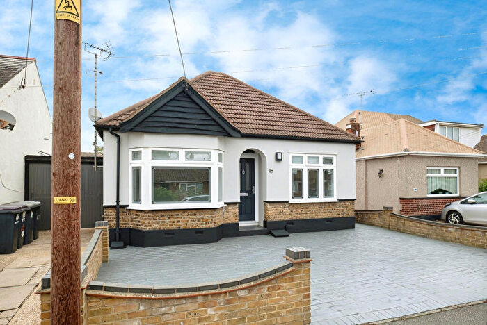 3 Bedroom Detached Bungalow For Sale In Queen Elizabeth Chase, Rochford, SS4