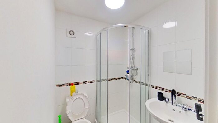 4 Bedroom Semi-Detached House To Rent In Kilbourn Street, Nottingham, NG3