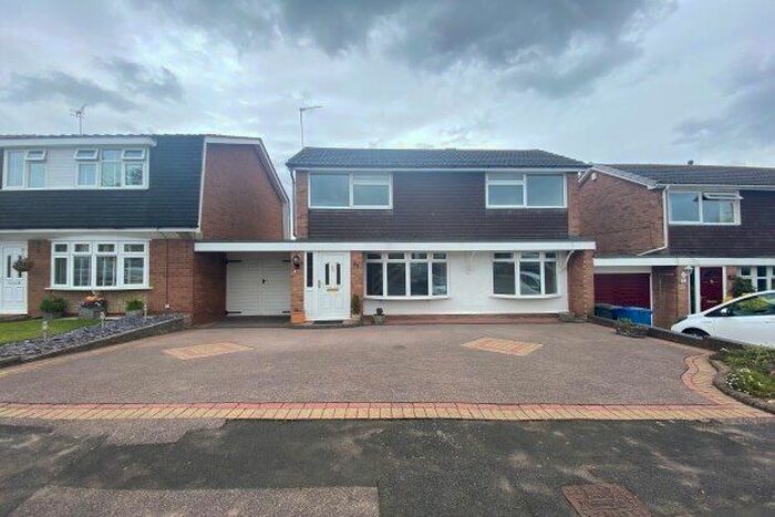3 Bedroom Link Detached House To Rent In Burton Close, Tamworth, B79