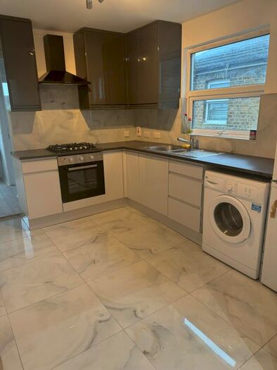 2 Bedroom Maisonette To Rent In Ecclesbourne Road, Thornton Heath, London, CR7