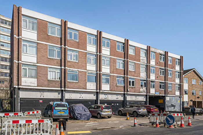 2 Bedroom Apartment For Sale In Bensham Manor Road, Thornton Heath, CR7