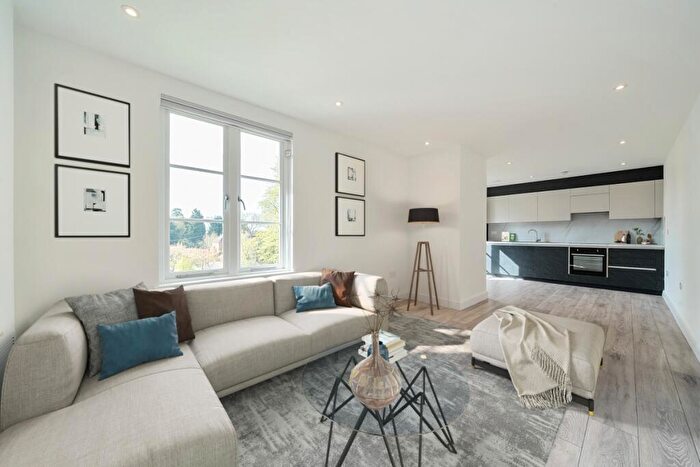 2 Bedroom Flat To Rent In Wray Park Road Reigate, RH2