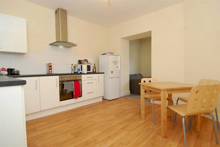 3 Bedroom Flat To Rent In Seaton Avenue, Mutley, Plymouth, PL4