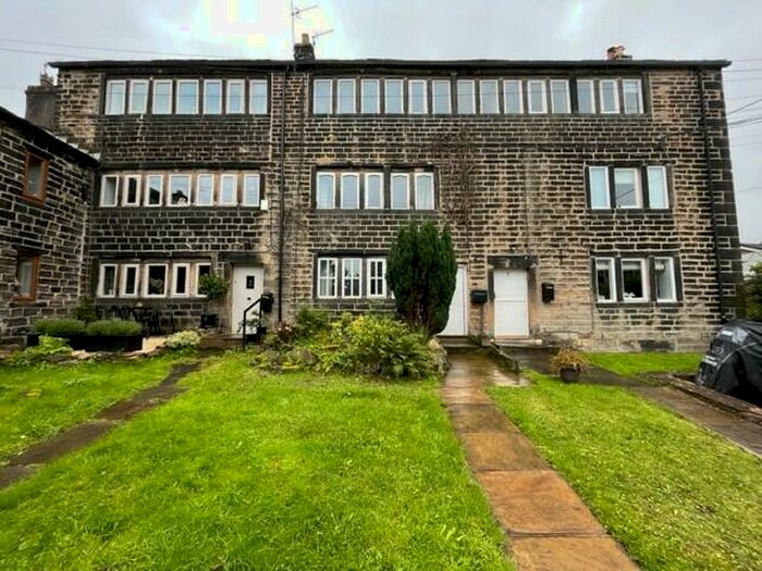 3 Bedroom Property To Rent In The Shaws, OL3