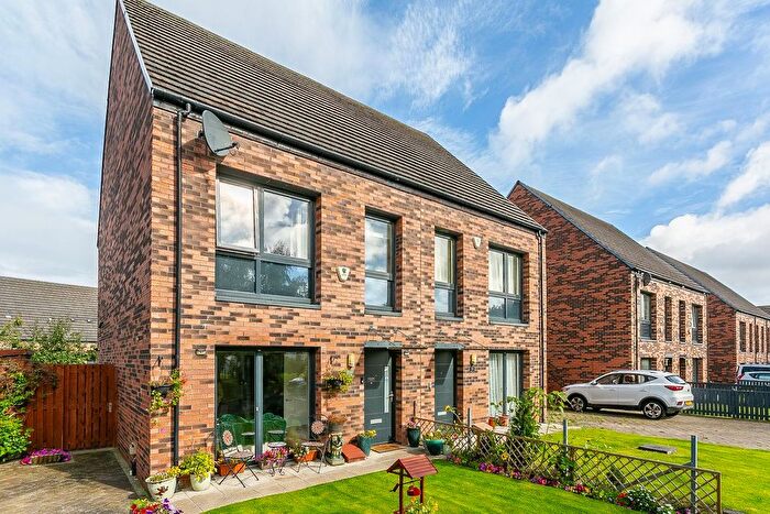 3 Bedroom Semi-Detached House For Sale In Cleghorn Road, Muirhouse, Edinburgh, EH4
