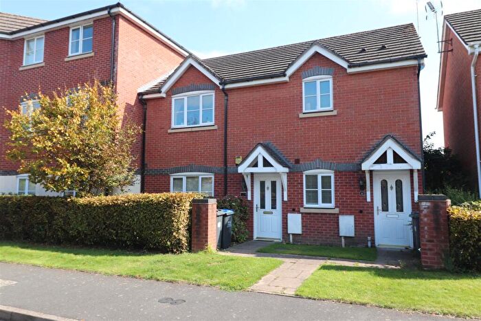 2 Bedroom Maisonette For Sale In Pipers Lane, Kenilworth, CV8