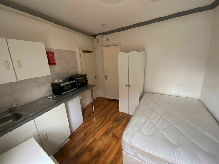Studio To Rent In Harrow Road, London, NW10