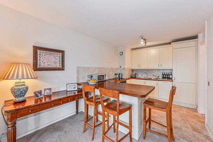 1 Bedroom Flat To Rent In Riverside Court, Nine Elms, London, SW8