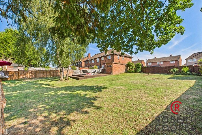 2 Bedroom Maisonette For Sale In Ellement Close, Pinner, HA5