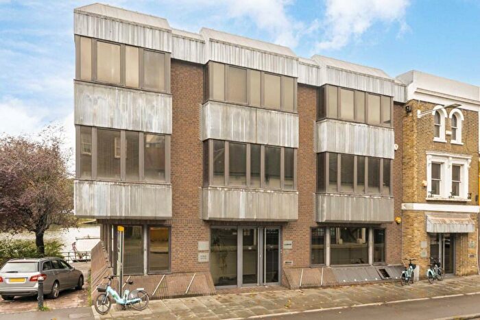 1 Bedroom Flat For Sale In High Street, Kingston Upon Thames, KT1