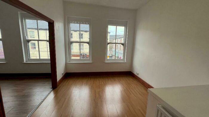 3 Bedroom Flat To Rent In Cardiff Street, Aberdare, Aberdare, United Kingdom &#;(&#;+), CF44
