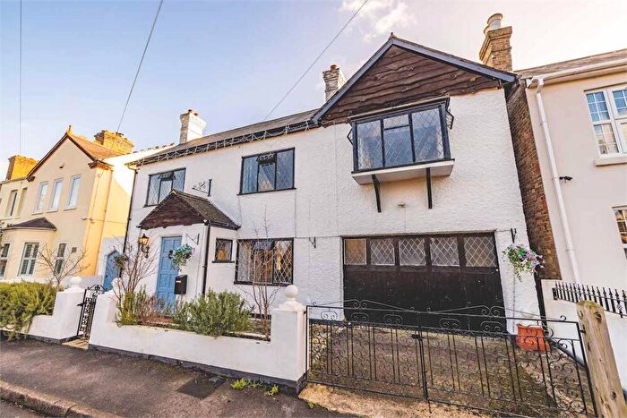 5 Bedroom Detached House To Rent In The Myrke, Datchet, SL3