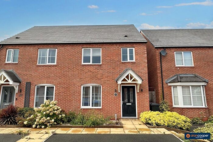 3 Bedroom Semi-Detached House For Sale In Harvest Way, Weddington, Nuneaton, CV10
