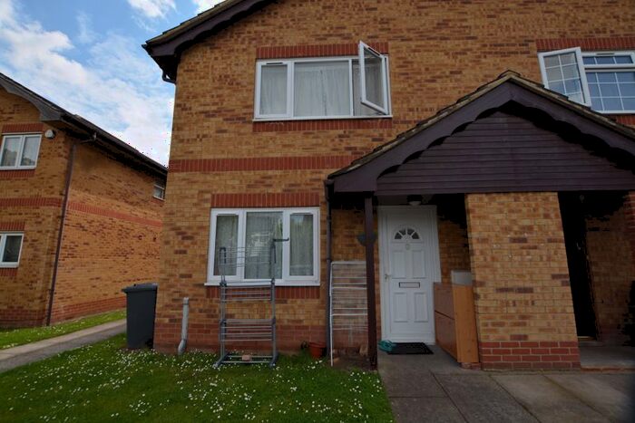 1 Bedroom Terraced House To Rent In Adrians Walk, Slough, SL2