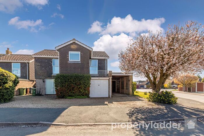 4 Bedroom Detached House For Sale In Three Corner Drive, Norwich, NR6