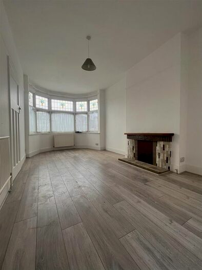 3 Bedroom Property To Rent In Eastern Avenue, Ilford, IG4