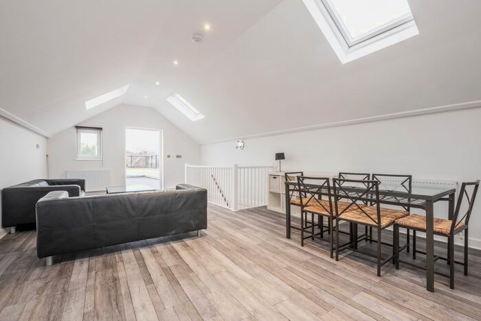 3 Bedroom Maisonette For Sale In Fortune Green Road, London, NW6