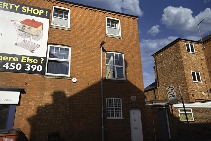 2 Bedroom Flat To Rent In Wellingborough Road, Abington, Northampton, NN1