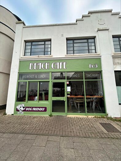 2 Bedroom Restaurant Retail Property / Shop For Sale In The Beach Cafe, & Beach Walk, Whitstable, CT5