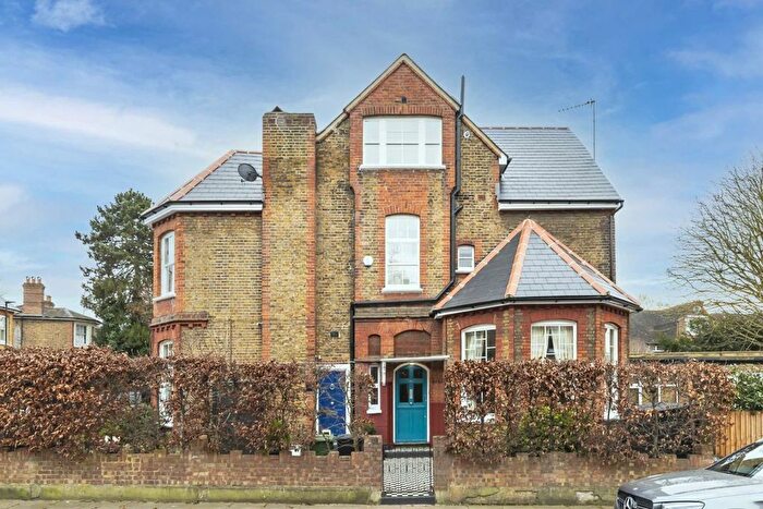 3 Bedroom Maisonette To Rent In Kirkstall Road, London, SW2