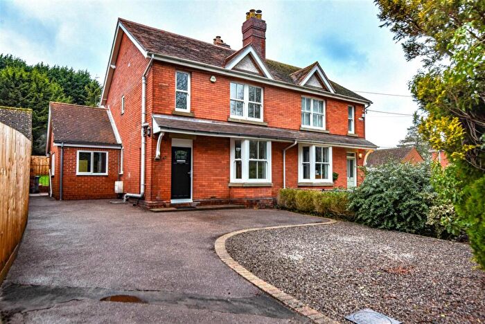 3 Bedroom Character Property For Sale In Everlands, Cam, GL11
