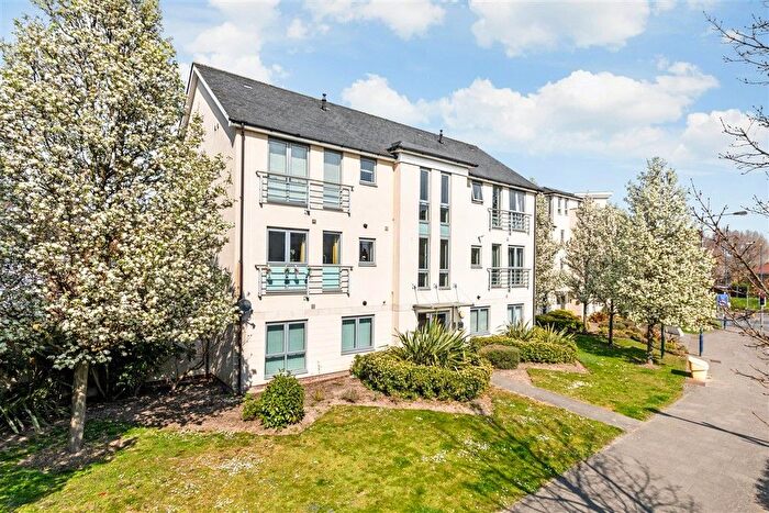 2 Bedroom Flat For Sale In Springhead Parkway, Northfleet, Gravesend, Kent, DA11