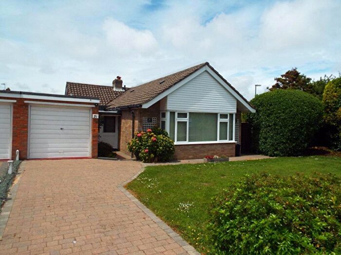 2 Bedroom Bungalow For Sale In Yeomans Acre, Bognor Regis, West Sussex, PO21