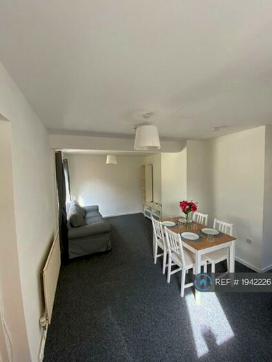 4 Bedroom Semi-Detached House To Rent In Cheney Way, Cambridge, CB4