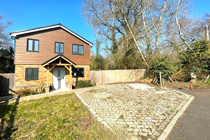 3 Bedroom Detached House For Sale In Meadow Close, Ash Vale, Surrey, GU12