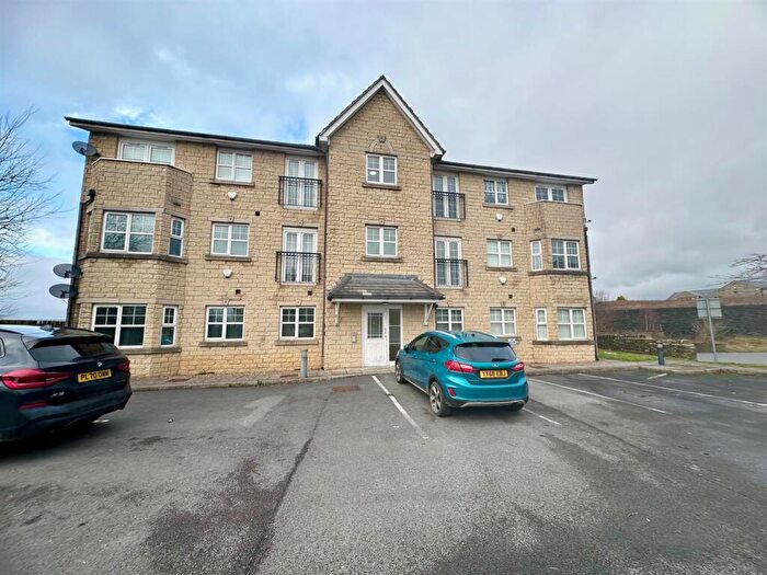 2 Bedroom Flat To Rent In Trooper Lane, Halifax, HX3
