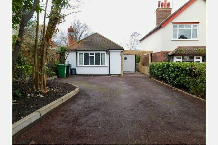 3 Bedroom Bungalow To Rent In Beechwood Road, Knaphill, Woking GU21