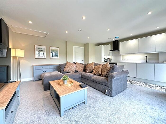 1 Bedroom Flat For Sale In Hackness Road, Scalby View Apartments, YO12