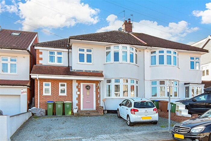 4 Bedroom Semi Detached House For Sale In Martens Close, Bexleyheath, Kent, DA7
