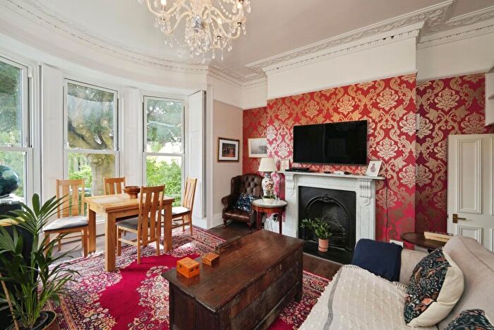 2 Bedroom Flat For Sale In Redland Park, Bristol, BS6